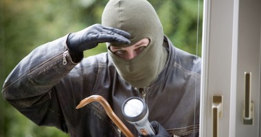 Stire din Eveniment : Percheziții la Mangalia, la hoții din locuințe