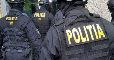 Jaf ca-n filme! Traficant de droguri, jefuit în timp ce ridica un colet cu cocaină