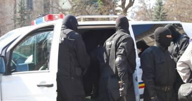 Stire din Eveniment : Spălare de bani prin firme fantomă. Fratele șefului OPC Constanța, reținut