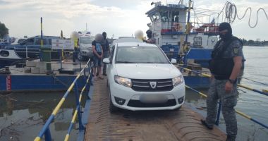 Percheziții la contrabandiștii de țigări. Zeci de mii de pachete, confiscate de polițiștii de frontieră - 3
