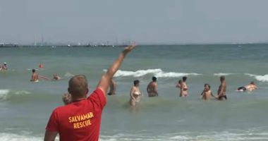 Stire din Eveniment : Pericol de înec la Eforie. Doi tineri salvați în ultimul moment din mare