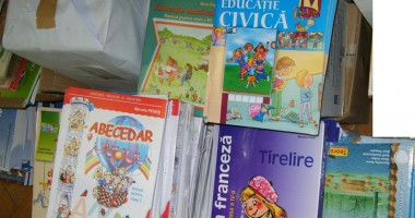 Stire din Cultură-Educație : Pericolul care pândește manualele școlare