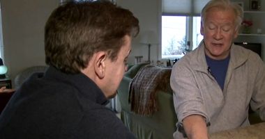 Stire din Social : Un bărbat care mânca stridii într-un restaurant s-a trezit cu o perlă în gură