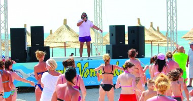 Stire din Diverse : Cursuri de zumba, pe melodiile lui Gheorghe Gheorghiu