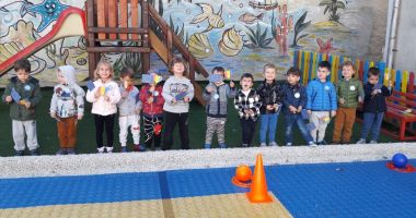 Stire din Cultură-Educație : Preșcolarii de la Grădinița "Perluțele mării", implicați în numeroase ateliere de lucru
