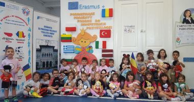 Grădinița "Perluțele mării" organizează "Un fluviu  de cântece și dansuri" - 3
