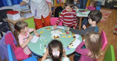Stire din Cultură-Educație : Încep înscrierile la grădiniță
