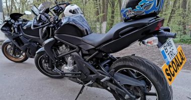 Stire din Social : Birocraţia le pune beţe-n roate motocicliştilor. Deşi legea s-a schimbat, şoferii care vor să obţină permis moto aleargă după acte