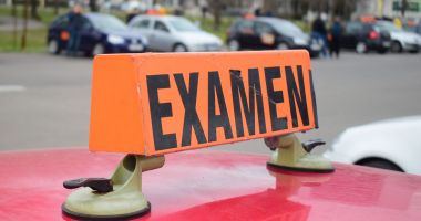 Stire din Eveniment : Examenele pentru permisele auto, suspendate până la jumătatea lunii mai