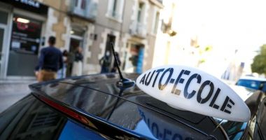 Stire din Actualitate : Român de 23 de ani, implicat într-o fraudă uriașă cu permise auto. Dădea examen în locul candidaților