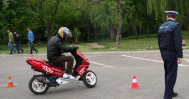 Stire din Eveniment : Din ianuarie, MOPEDELE vor fi conduse numai cu PERMIS!