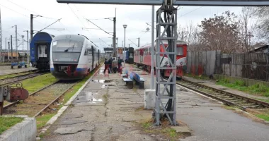 Stire din Actualitate : Circulație feroviară perturbată din cauza unei șine rupte. Mai multe trenuri nu au plecat din gară
