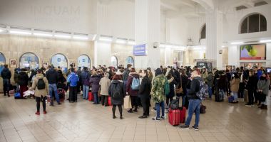 Stire din Social : Fără cozi la casele de bilete. CFR Călători va suplimenta personalul comercial