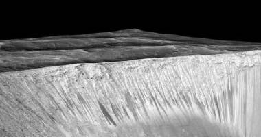 FOTO. NASA a anunțat o descoperire majoră: apă pe Marte! - 2
