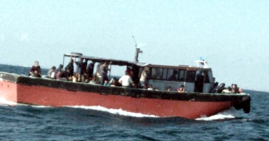 Stire din Eveniment : Pescador plin cu migranți, interceptat de polițiștii de frontieră, în Marea Neagră
