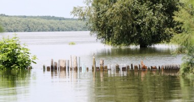 Stire din Social : Peste 630 de hectare  de terenuri agricole,  sub ape
