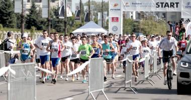 Stire din Sport : Peste 12.000 de alergători, la startul Semimaratonului București