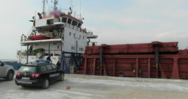 Stire din Eveniment : Peste 130.000 de țigări de contrabandă, confiscate în Portul Midia