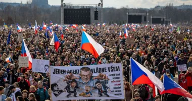 Stire din Actualitate : Peste 150.000 de persoane au protestat la Praga împotriva noului guvern populist ceh