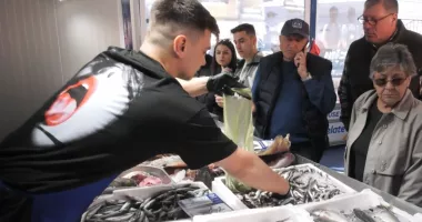 Stire din Social : Pește proaspăt pentru masa de Buna Vestire