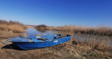 GALERIE FOTO. Cetățeni români prinși în timp ce pescuiau ilegal cu plase pe lacul Sinoe - 2