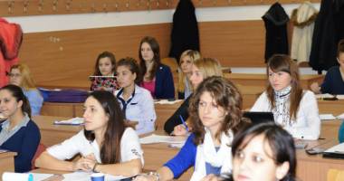 Stire din Cultură-Educație : Peste 100 de elevi și-au prezentat planurile de afaceri