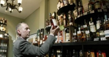 Stire din Social : Protecția Consumatorilor/ Băuturi spirtoase cu aromă de votcă, vândute ilegal la Constanța