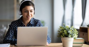 Peste 2.400 de laptopuri pentru liceenii constănţeni
