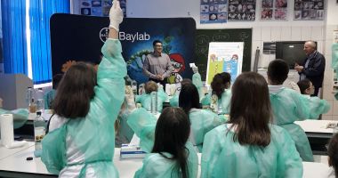 Stire din Cultură-Educație : Peste 6.000 de elevi au descoperit știința în Laboratorul de Științe Bayer 2019
