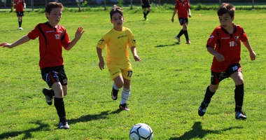 Peste 60 de echipe râvnesc la trofeul 