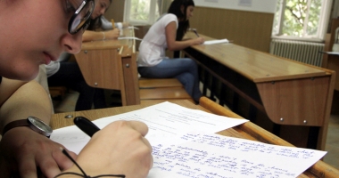 Stire din Cultură-Educație : Aproape 800 de candidați prezenți la Bacul de toamnă