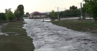Apele au făcut prăpăd în comuna Peștera. Pagube de peste 1 milion de euro - 4