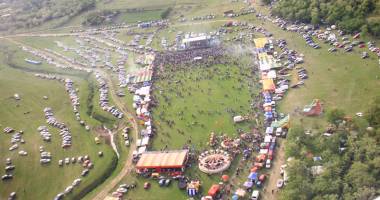 Galerie foto / Peste 40.000 de participanți s-au distrat pe cinste pe Valea Izvorului - 3