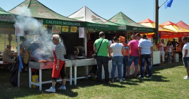 GALERIE FOTO. Președintele Traian Băsescu a participat la Ziua Comunei Peștera - 2