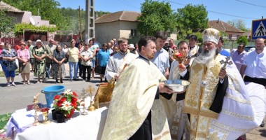 GALERIE FOTO. Președintele Traian Băsescu a participat la Ziua Comunei Peștera - 19
