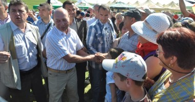 GALERIE FOTO. Președintele Traian Băsescu a participat la Ziua Comunei Peștera - 14