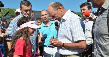 GALERIE FOTO. Președintele Traian Băsescu a participat la Ziua Comunei Peștera - 12