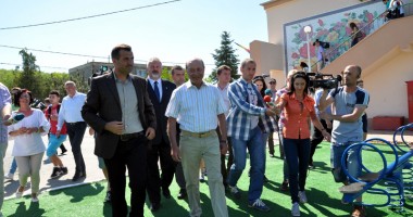 Președintele Traian Băsescu a vizitat comuna Peștera și l-a felicitat pe primarul Valentin Vrabie - 2