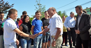 Președintele Traian Băsescu a vizitat comuna Peștera și l-a felicitat pe primarul Valentin Vrabie - 3