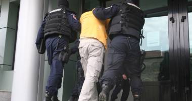 Stire din Eveniment : Captură DIICOT: Peste un kilogram de cocaină "rasă" de pe piața neagră a Constanței