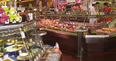 Stire din Eveniment : Peste zece tone de produse alimentare, aruncate în câteva zile