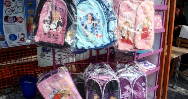 Stire din Eveniment : Peste zece mii de rechizite contrafăcute, descoperite în port