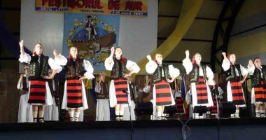 Stire din Cultură-Educație : Festivalul "Peștișorul de aur" începe la Tulcea