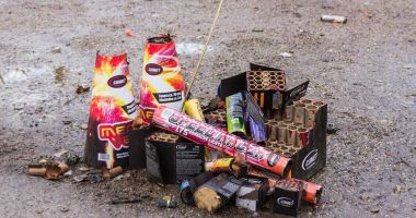 Stire din Social : Legea care interzice comercializarea articolelor pirotehnice către minori, promulgată