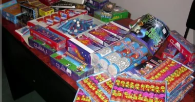 Stire din Eveniment : Depozit ilegal cu patru tone de petarde, descoperit de autorități. Iată ce pedeapsă riscă proprietarul