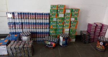 Stire din Eveniment : Peste două tone de articole pirotehnice, descoperite de poliţişti