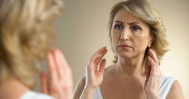 Stire din Sănătate : Mierea și lămâia contribuie la reducerea petelor maro de pe față