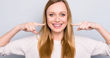 Stire din Sănătate : Apariţia petelor pe dinţi poate avea numeroase cauze