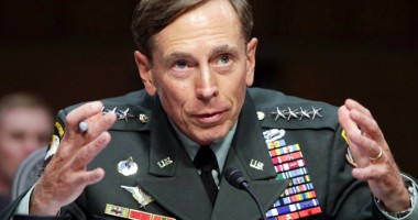 Stire din Actualitate : Petraeus își cere scuze pentru comportamentul care a dus la demisia sa din fruntea CIA