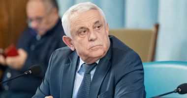 Stire din Actualitate : Petre Daea, mesaj pentru fermierii care vor să acceseze bani de la Guvern: "Dacă ai sapa în mână, apucă-te și treci la prășit!"